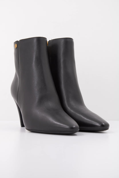 MICHAEL KORS DANIELA HEELED BOOTI en color   (2)