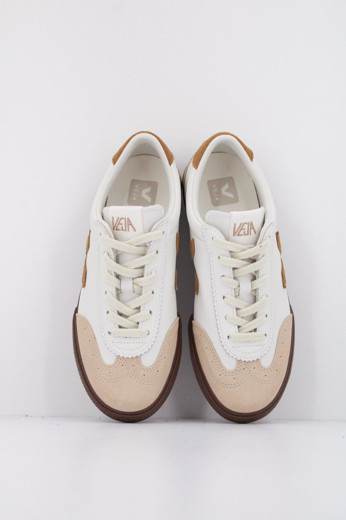 VEJA VOLLEY O.T en color WHTBARK  (3)