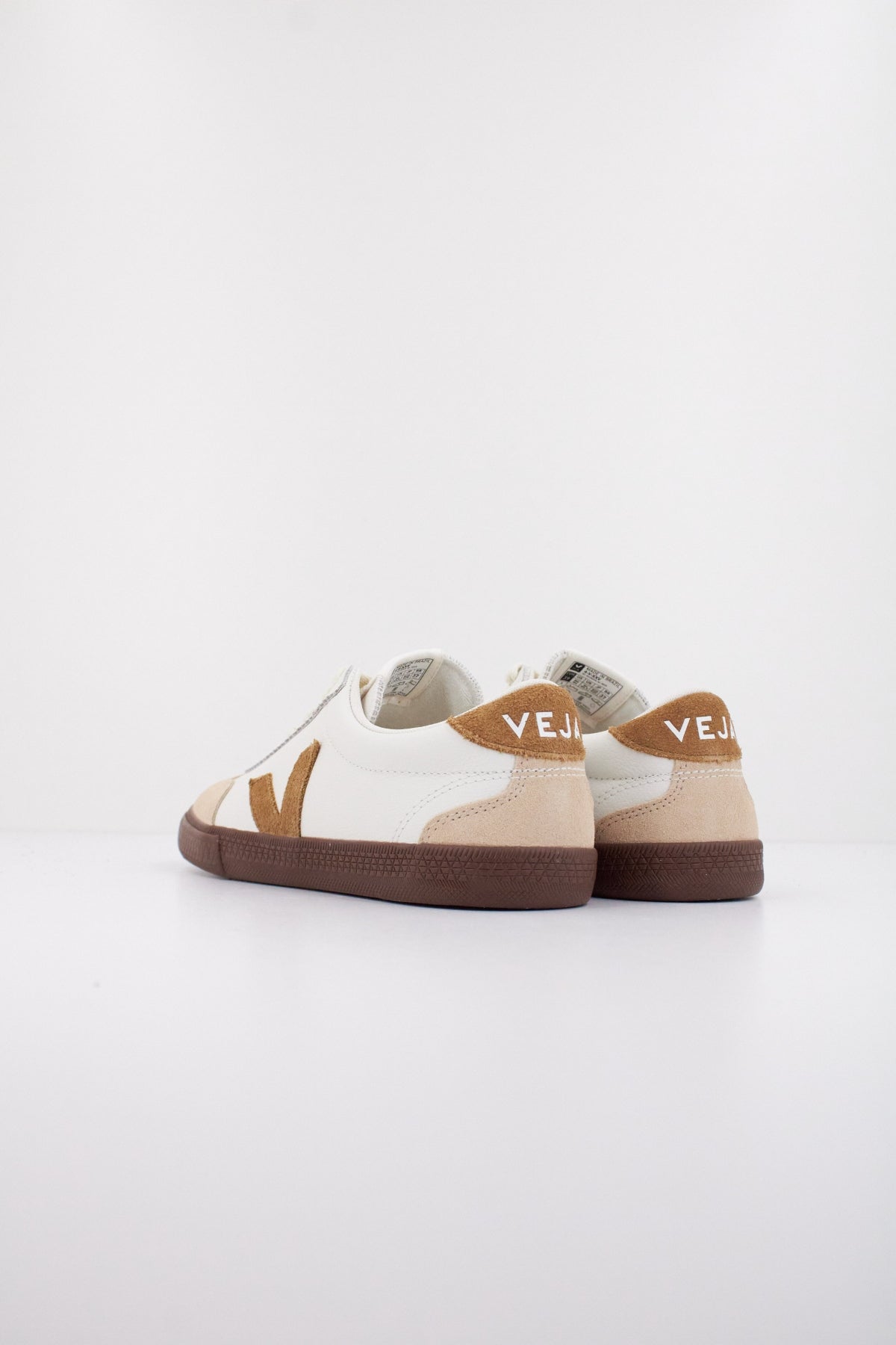 VEJA VOLLEY O.T en color WHTBARK  (4)