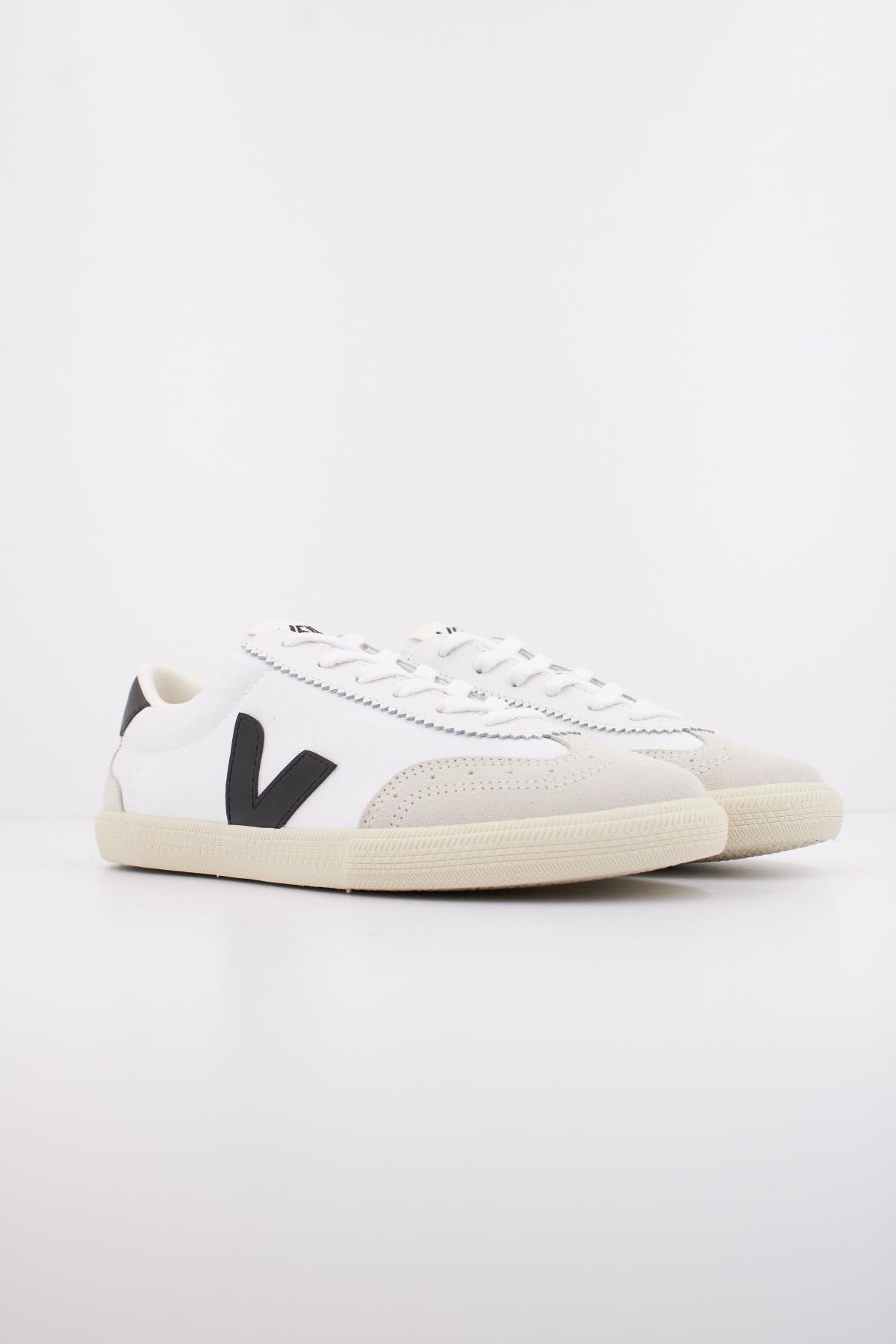 VEJA VOLLEY CANVAS en color WHTBLK  (2)