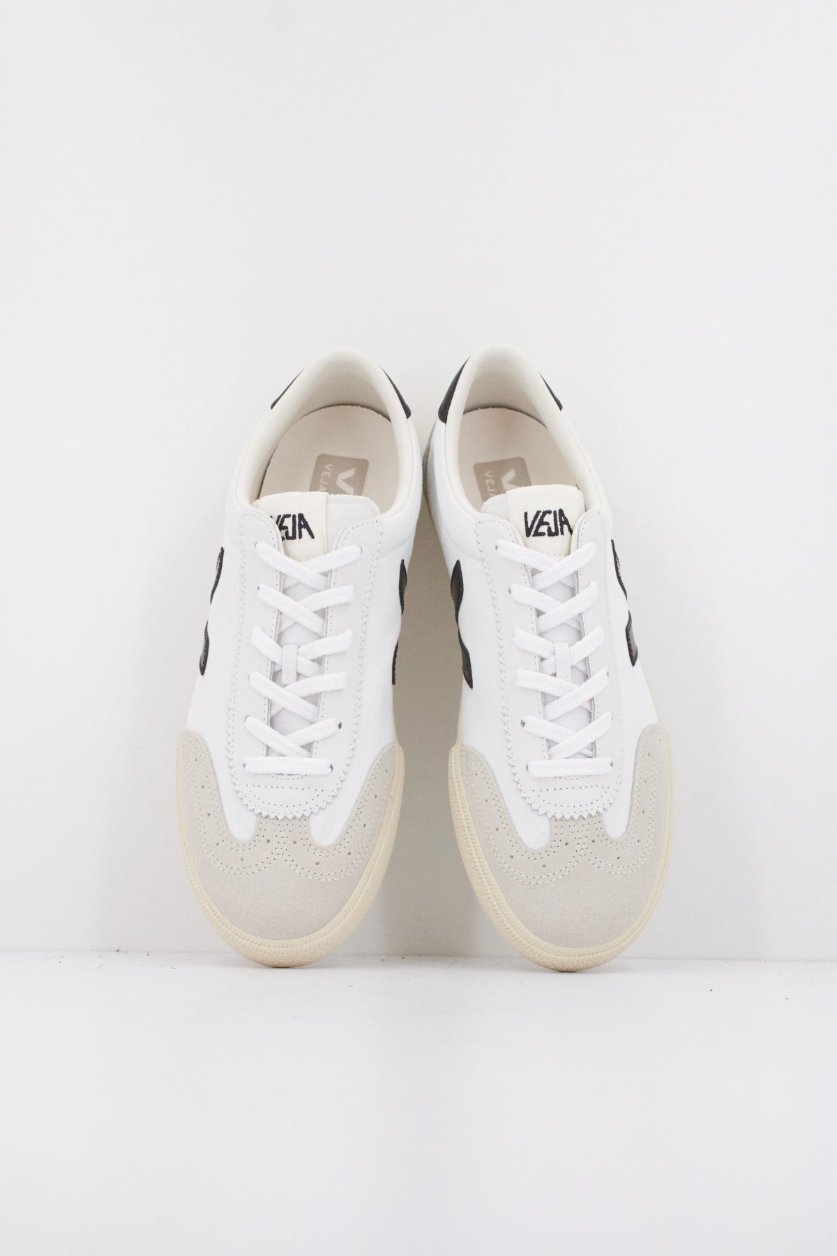 VEJA VOLLEY CANVAS en color WHTBLK  (3)