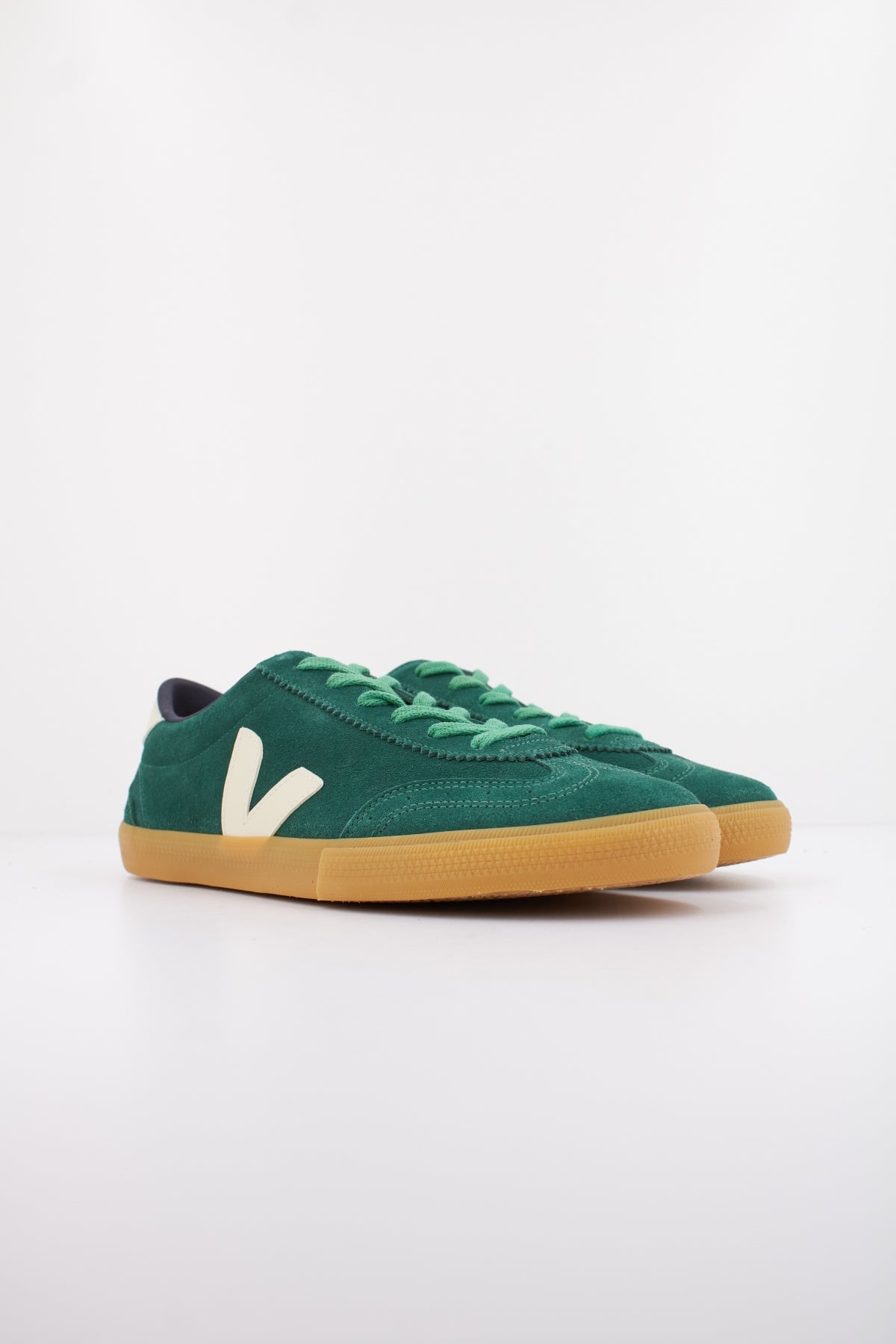 VEJA VOLLEY SUEDE en color POKERPRR  (2)
