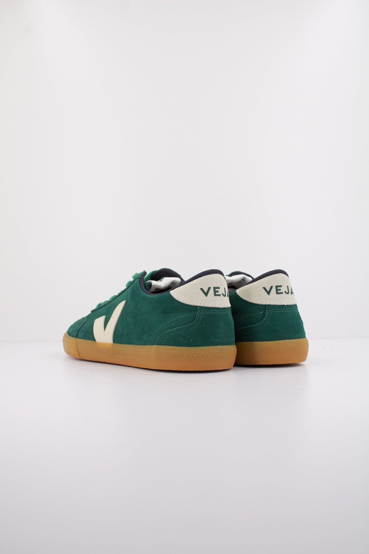 VEJA VOLLEY SUEDE en color POKERPRR  (4)