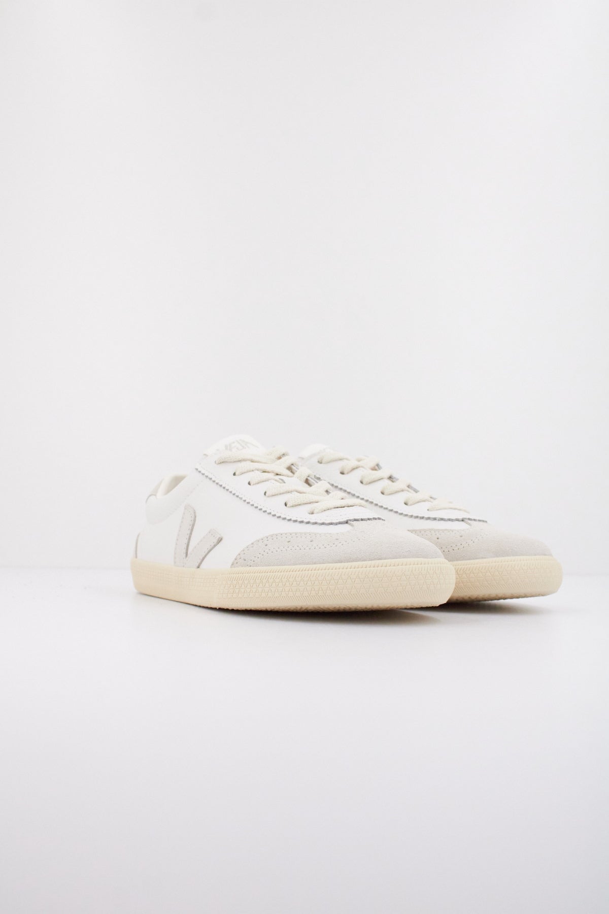 VEJA VOLLEY OT en color WHTNTL  (2)