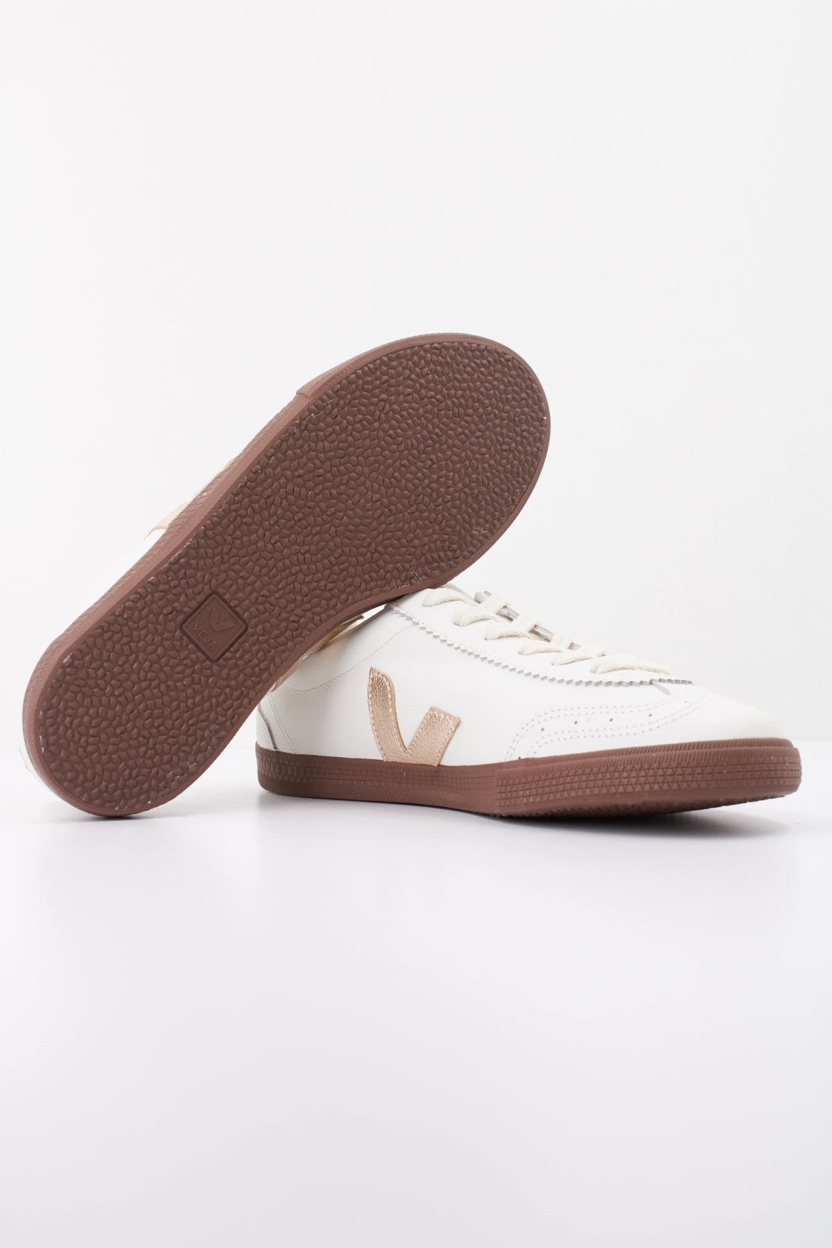 VEJA VOA en color WHPLBK  (5)