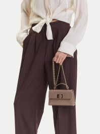 FURLA WE ARE  en color GREIGE  (1)