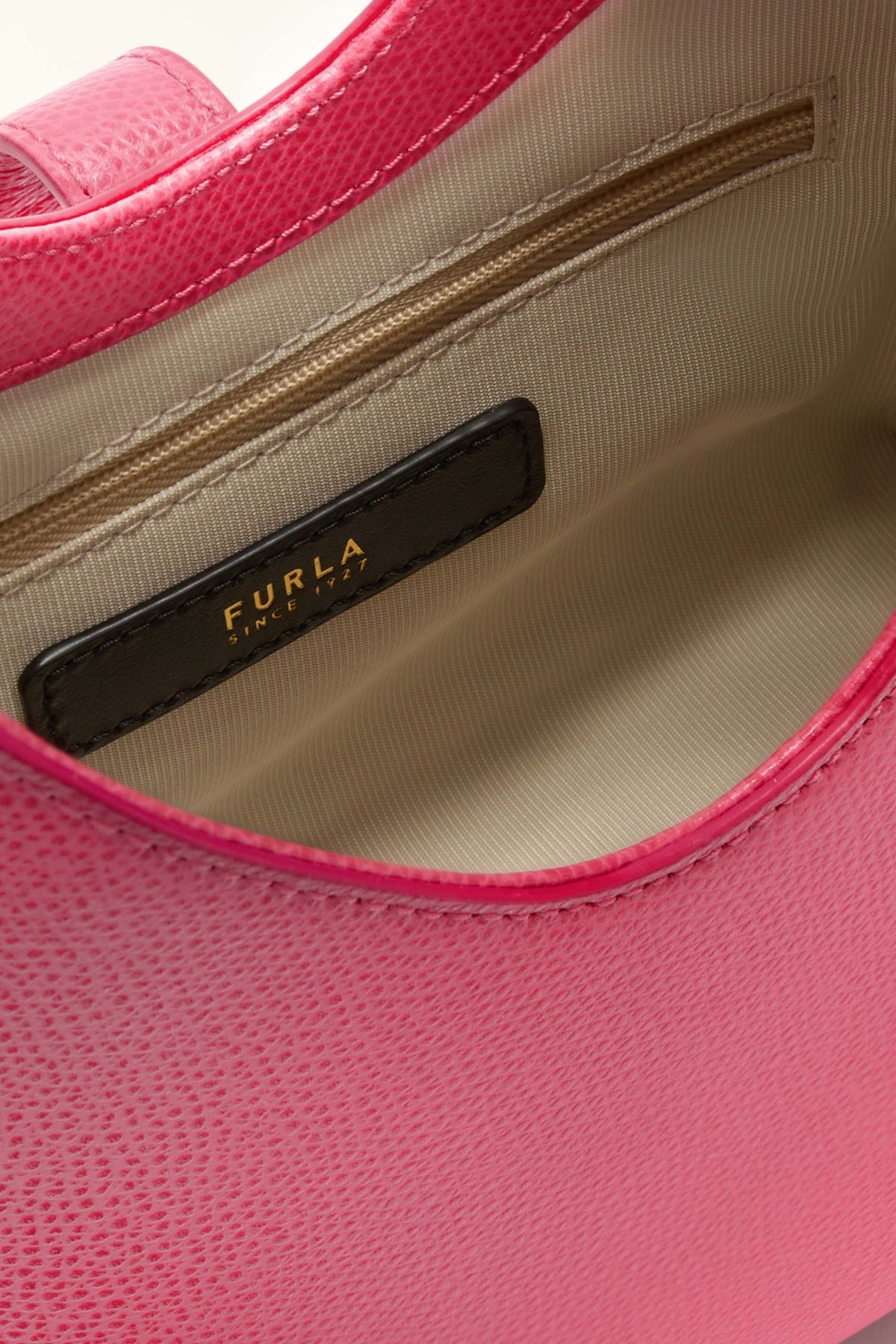 FURLA IRADE MINI HOB en color VLTPNK  (4)