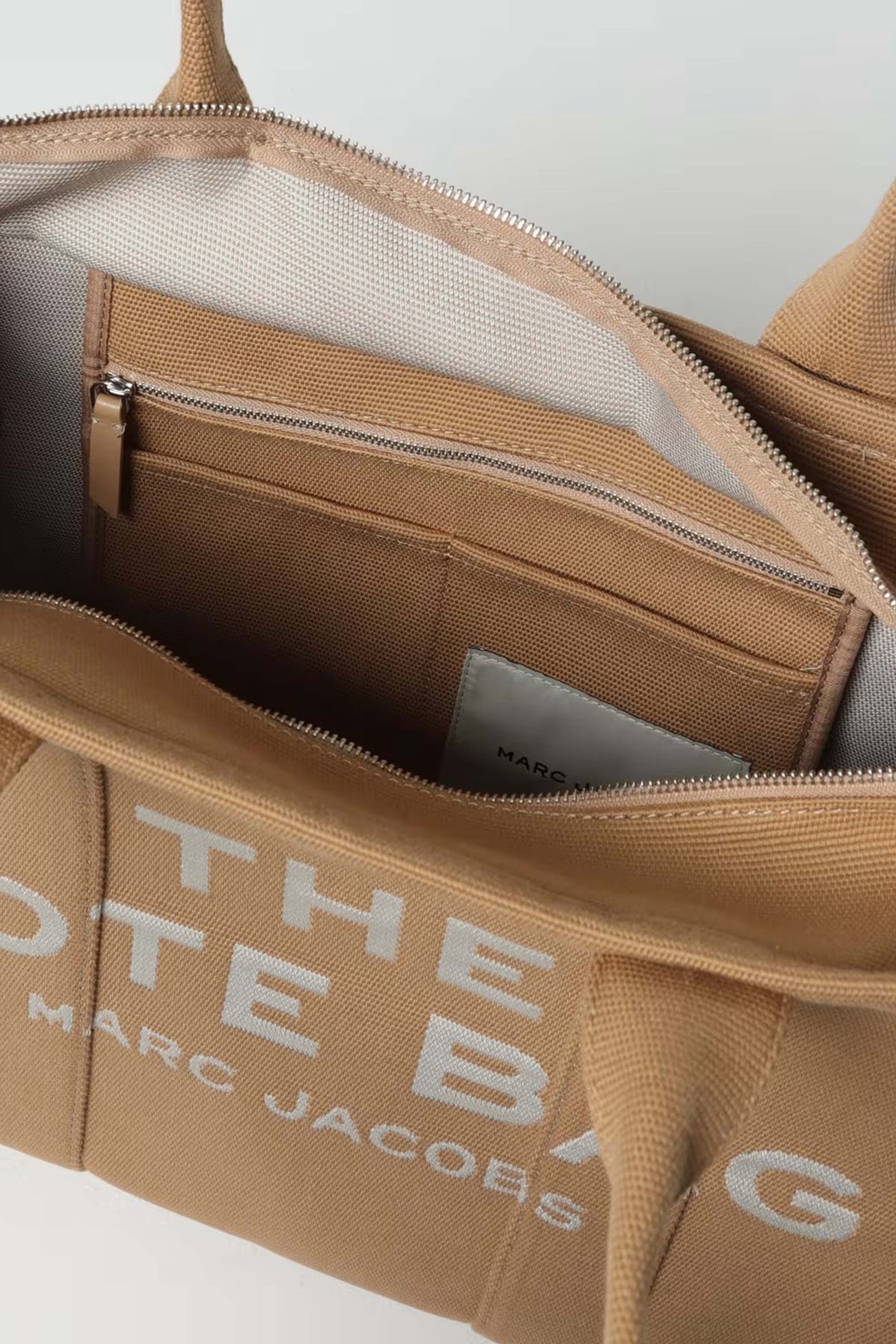 MARC JACOBS M  en color   (3)