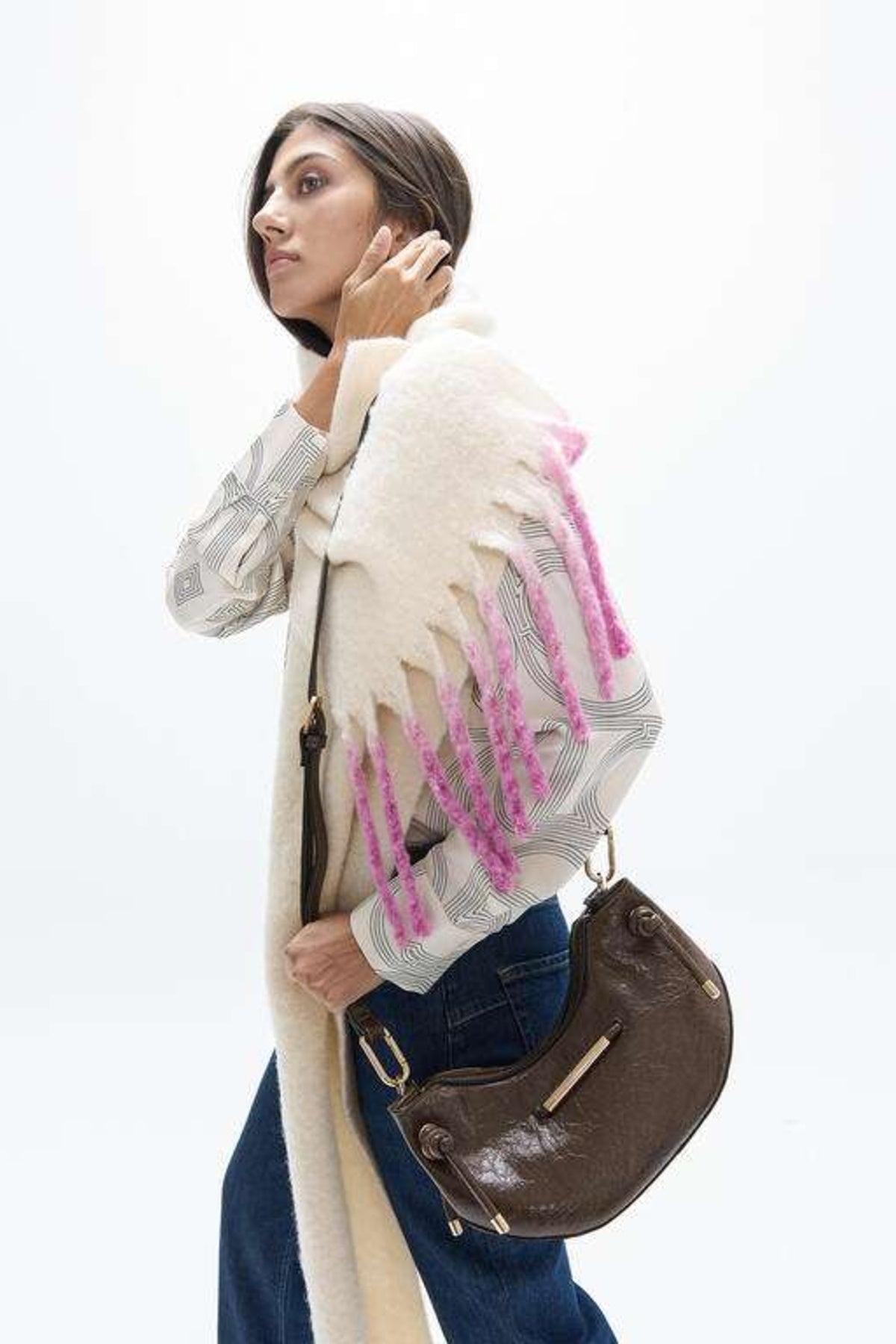 LOLA CASADEMUNT HALF-MOON SHOULDER B en color   (1)
