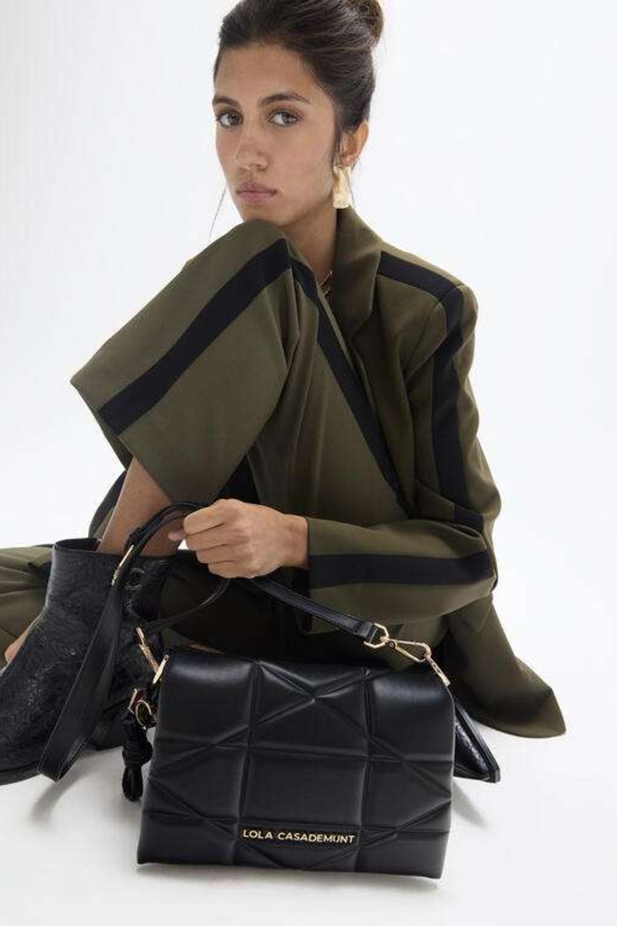 LOLA CASADEMUNT PADDED SHOULDER BAG  en color N  (1)