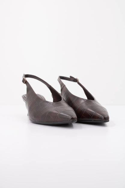 TAMARIS   ZAPATO TACO en color MOCCA  (2)