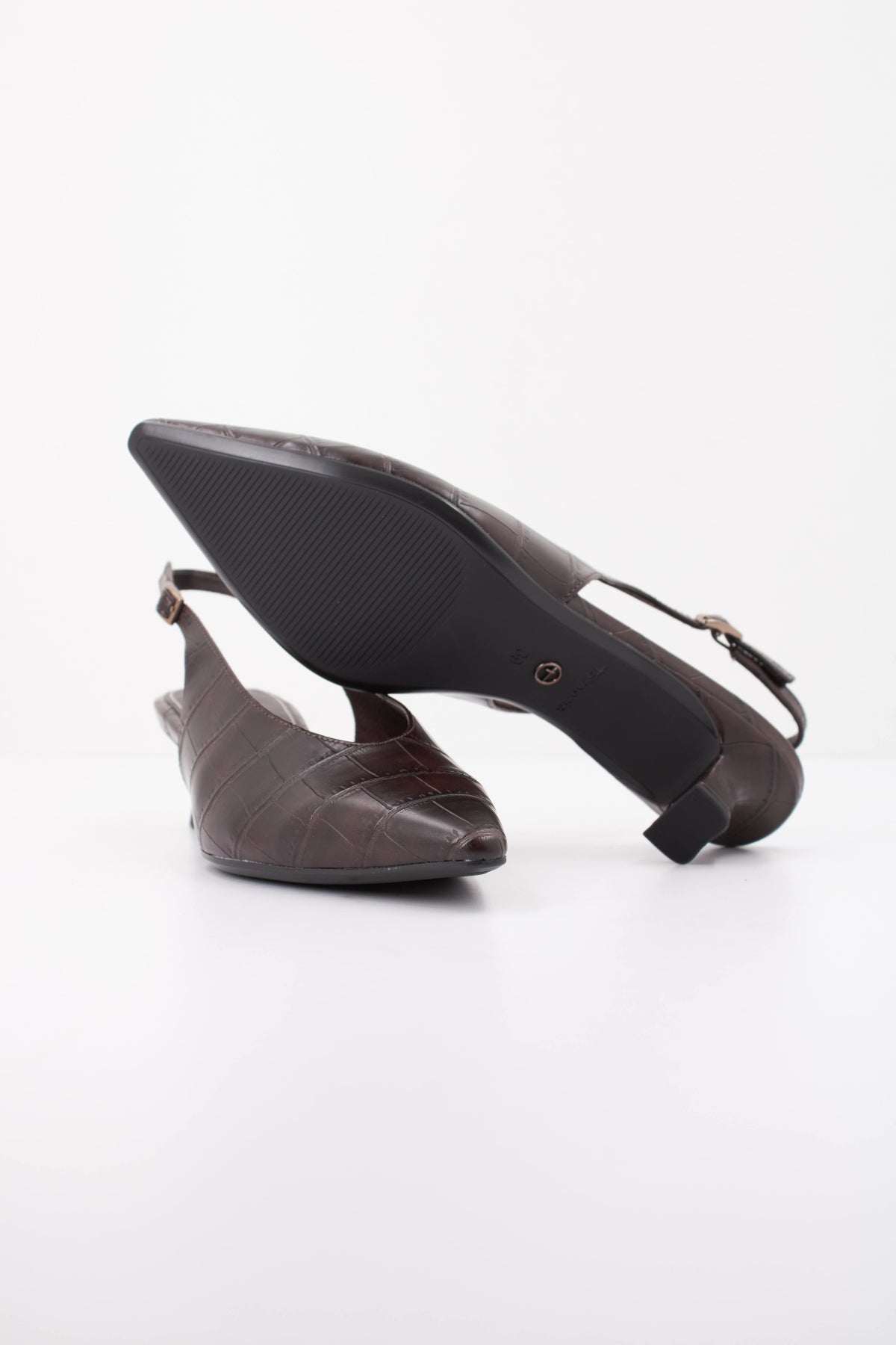 TAMARIS   ZAPATO TACO en color MOCCA  (5)