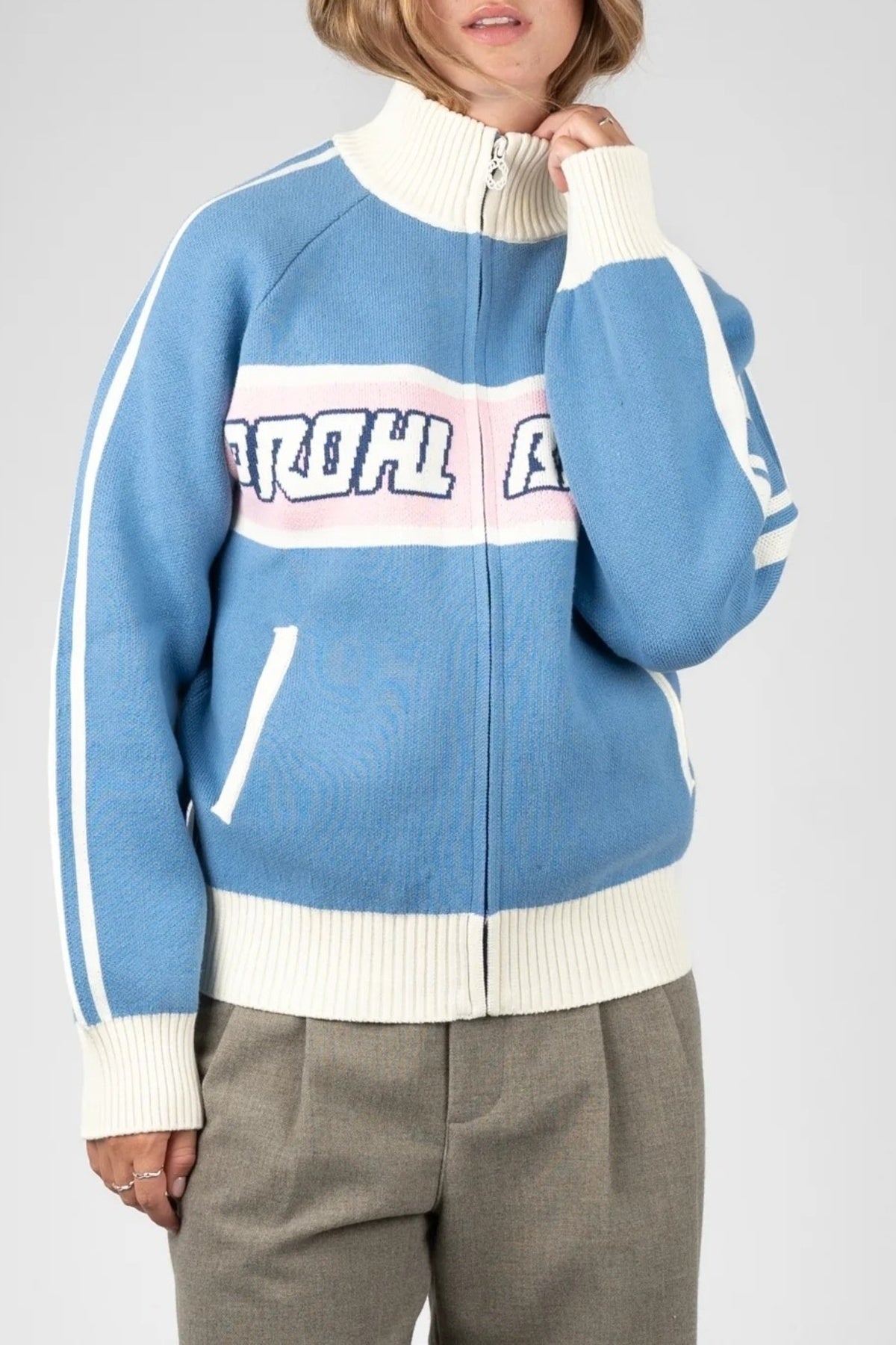 PROHIBITED LETTERMAN KNIT JACKE en color   (1)