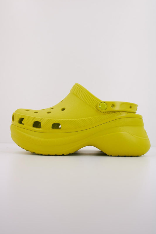 CROCS CLASSIC BAE CLOG en color KIWI  (1)