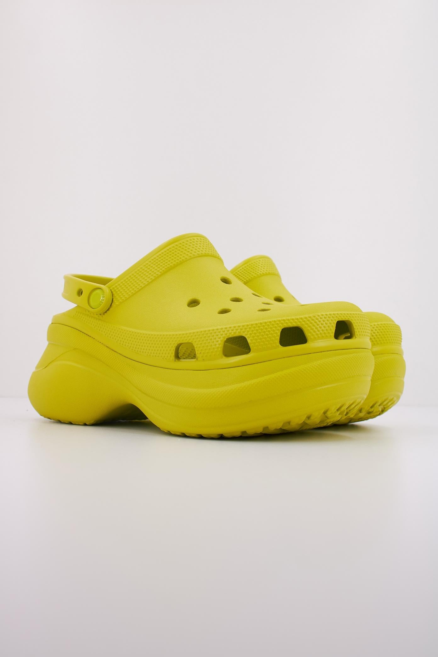 CROCS CLASSIC BAE CLOG en color KIWI  (2)