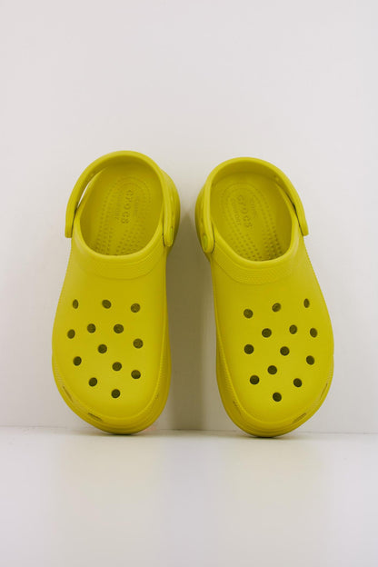 CROCS CLASSIC BAE CLOG en color KIWI  (3)