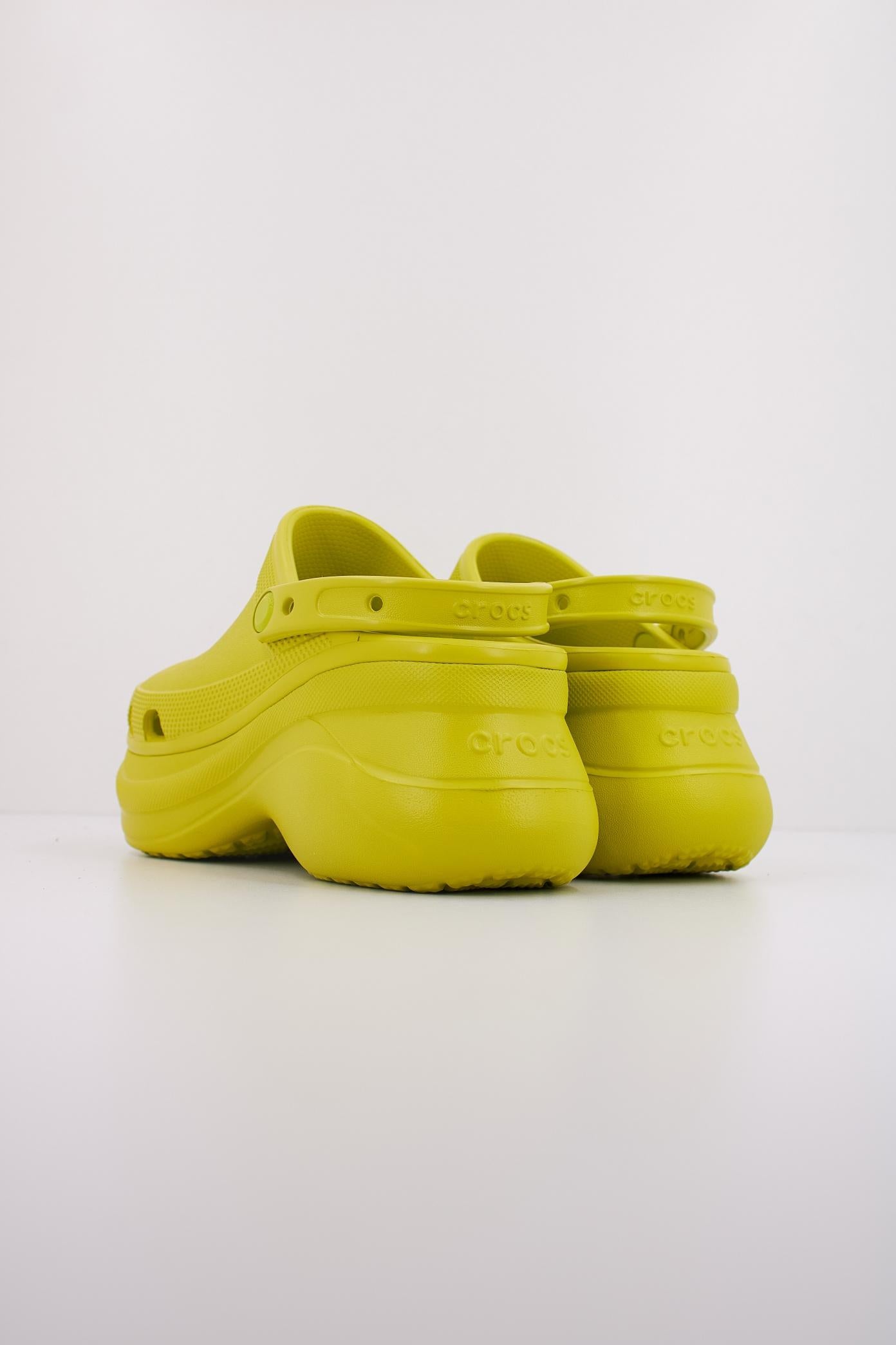CROCS CLASSIC BAE CLOG en color KIWI  (4)