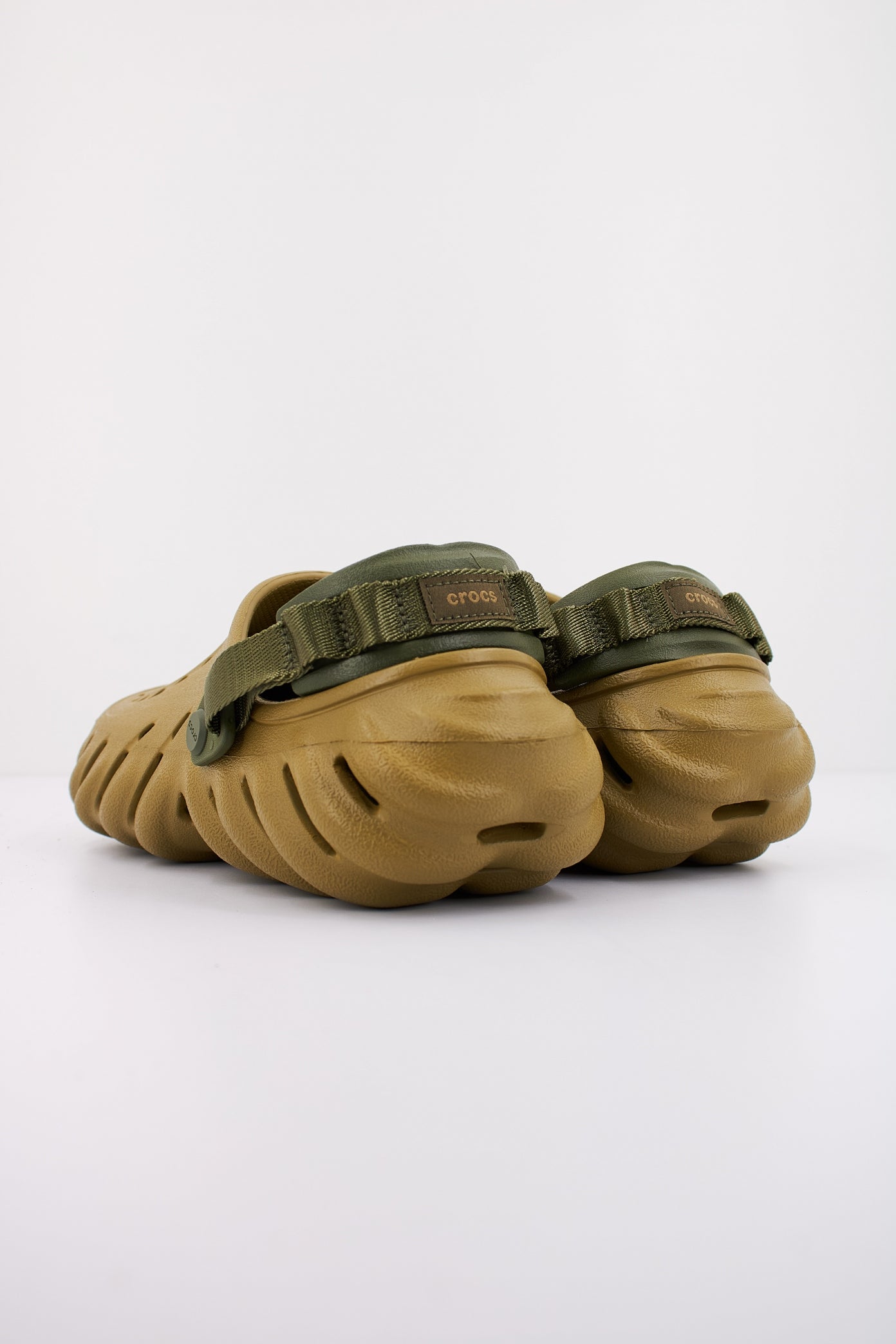 CROCS ECHO CLOG en color ALOE  (3)