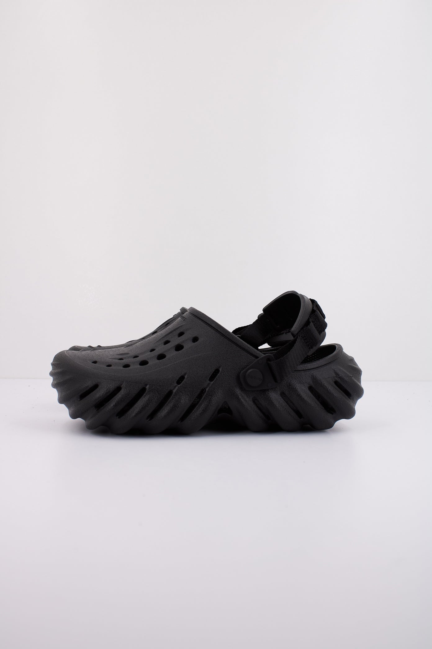 CROCS  en color BLACK  (1)