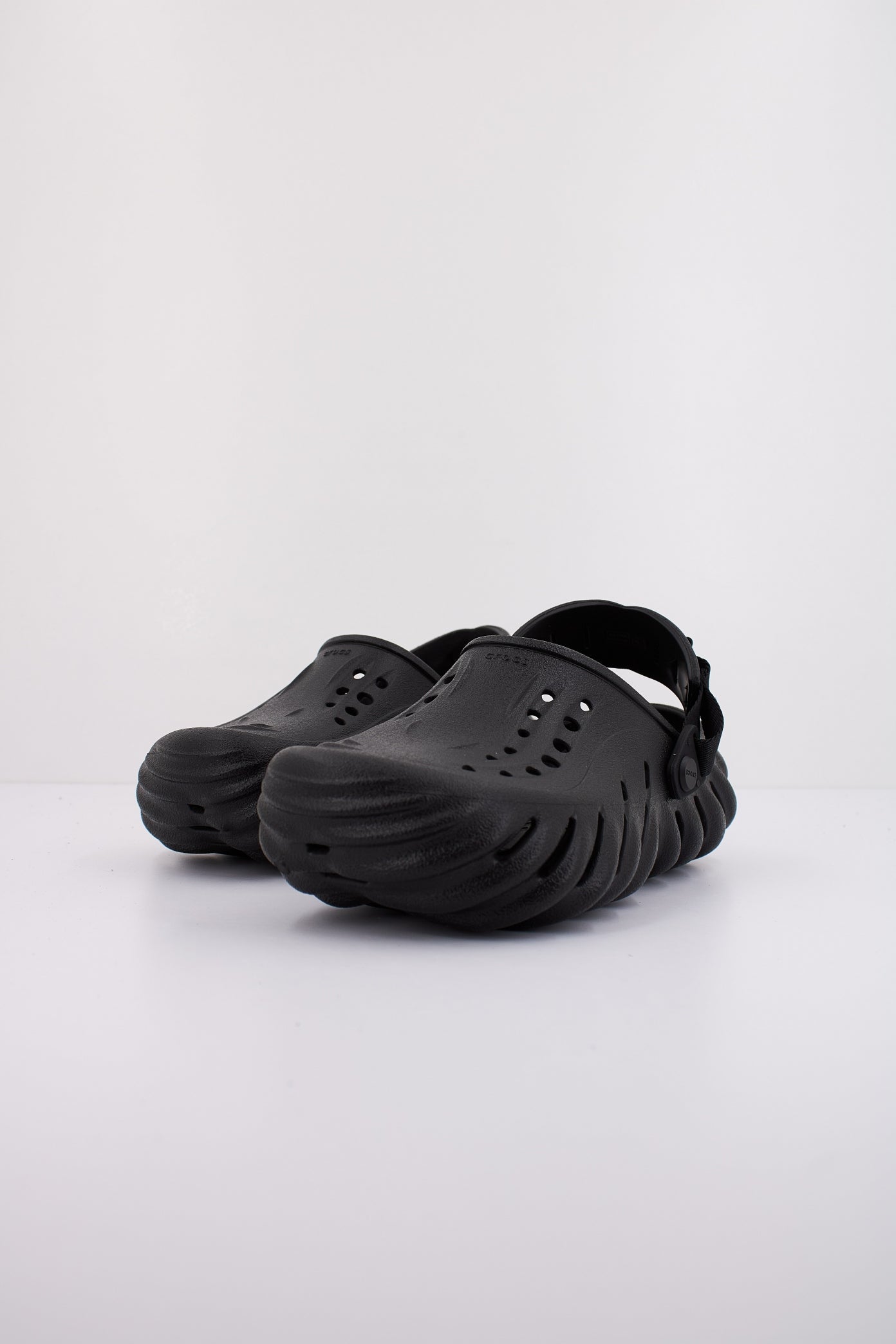 CROCS  en color BLACK  (2)