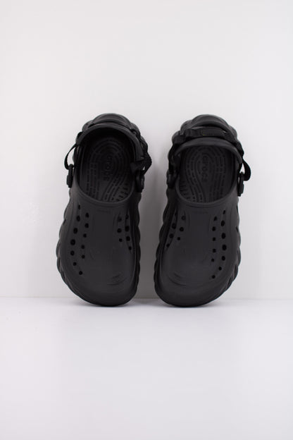 CROCS  en color BLACK  (3)