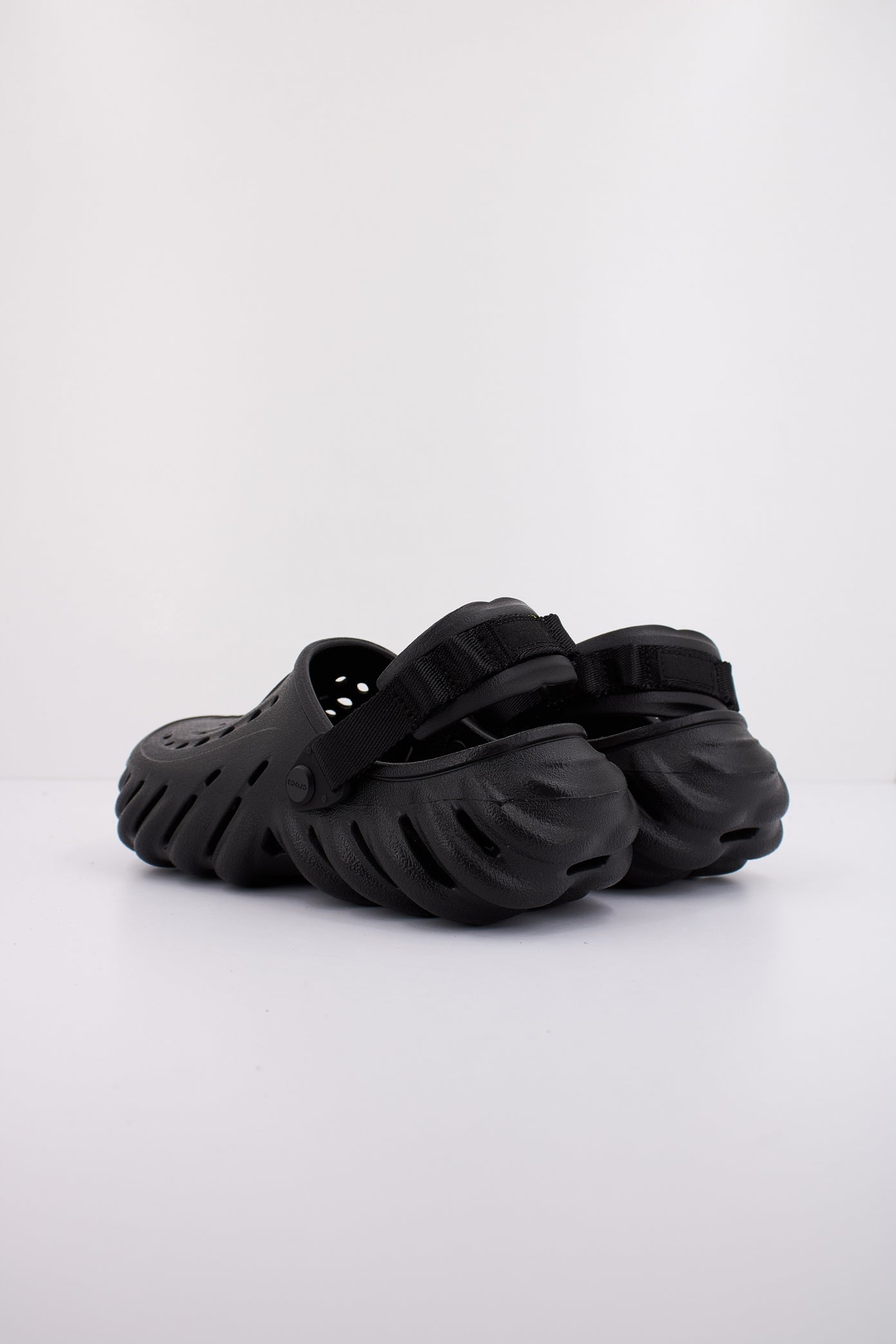 CROCS  en color BLACK  (4)