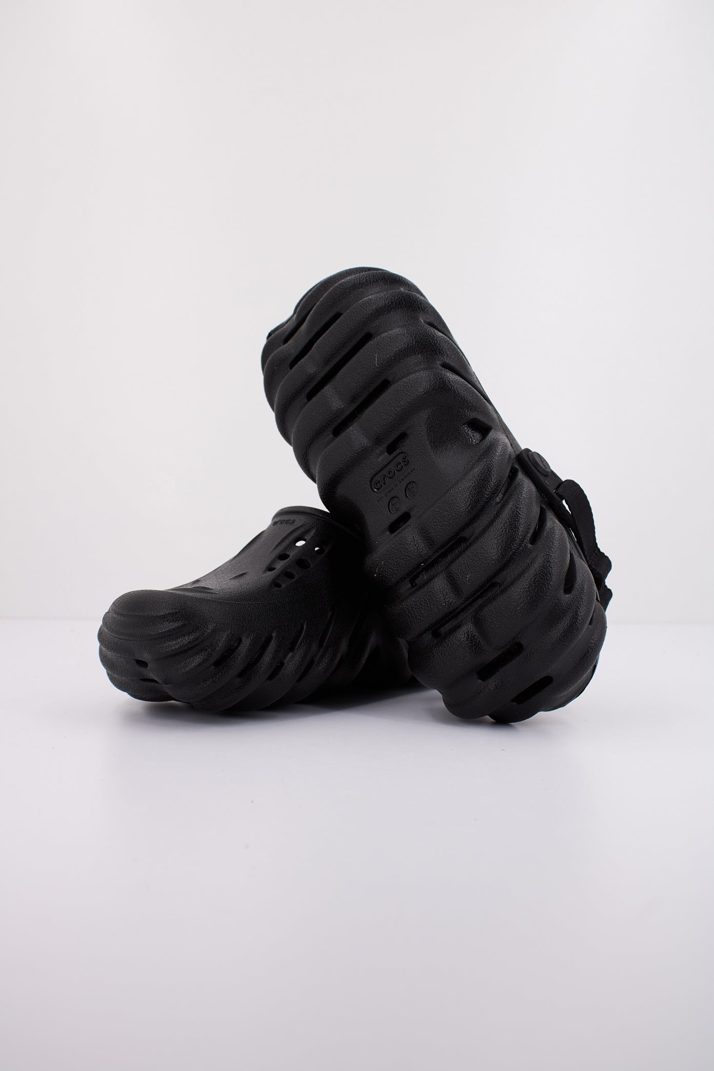CROCS  en color BLACK  (5)