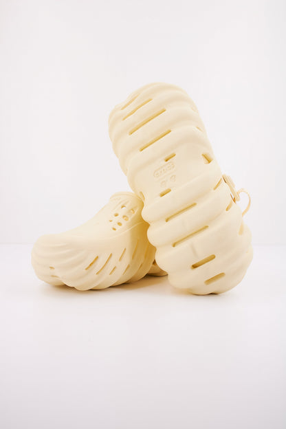 CROCS ECHO CLOG en color BUTTERCREA  (5)