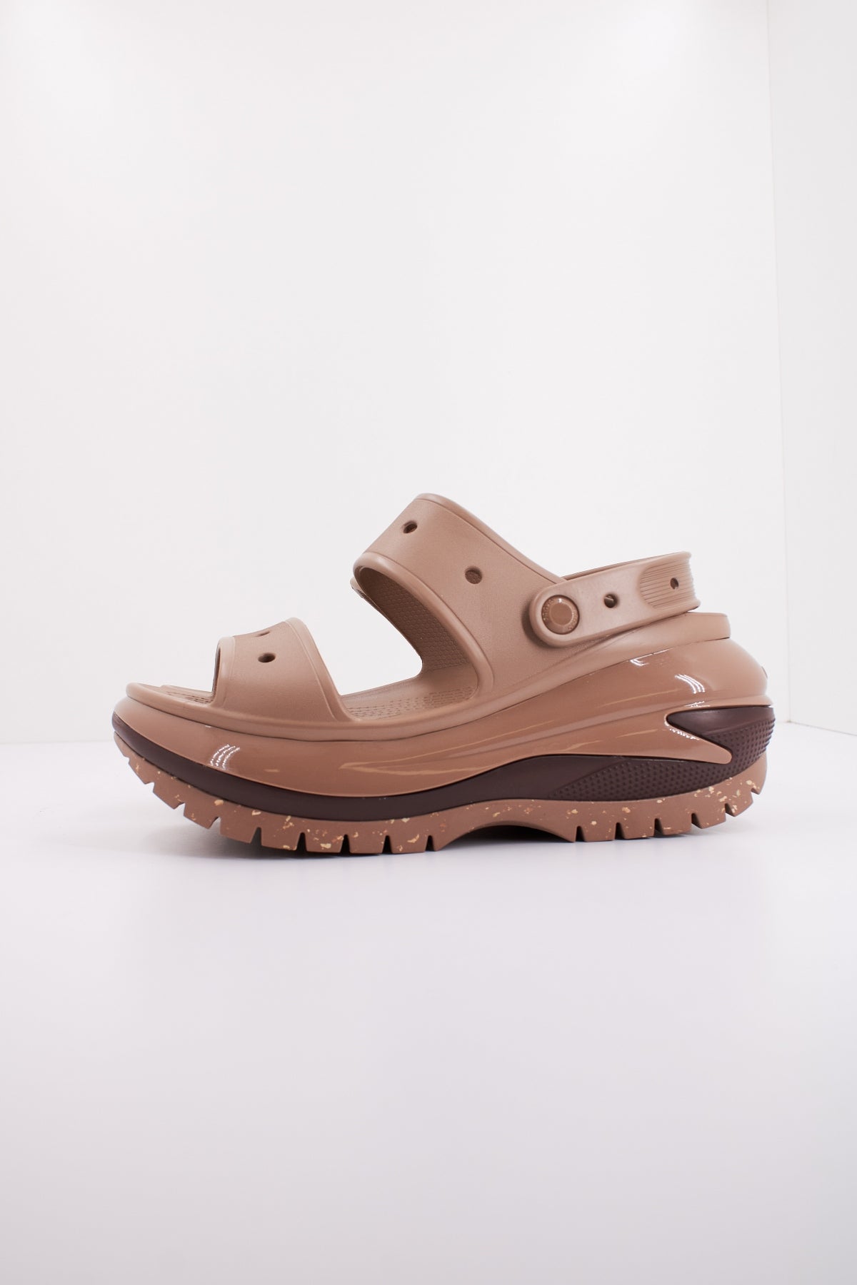CROCS CLASSIC MEGA CRUSH S en color LATTE  (1)