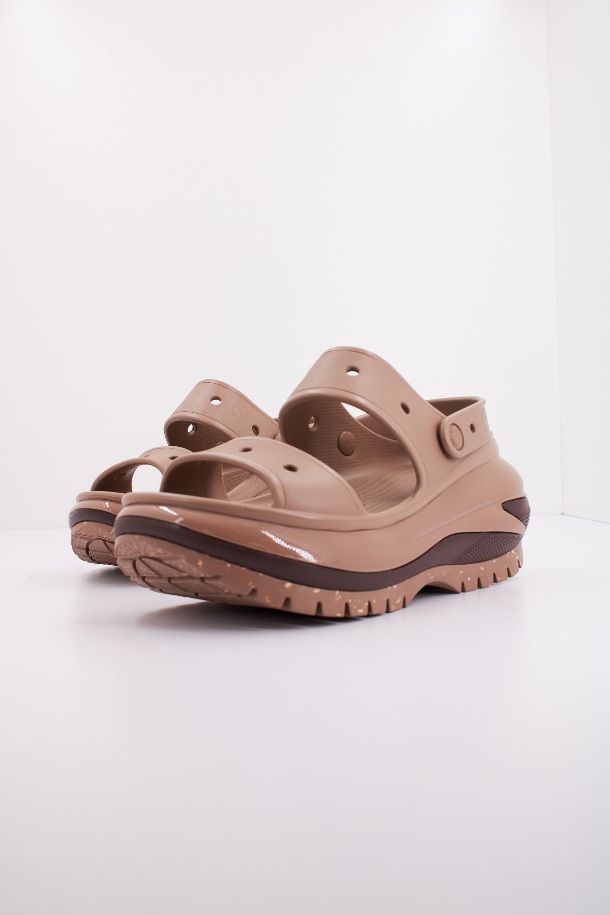 CROCS CLASSIC MEGA CRUSH S en color LATTE  (2)
