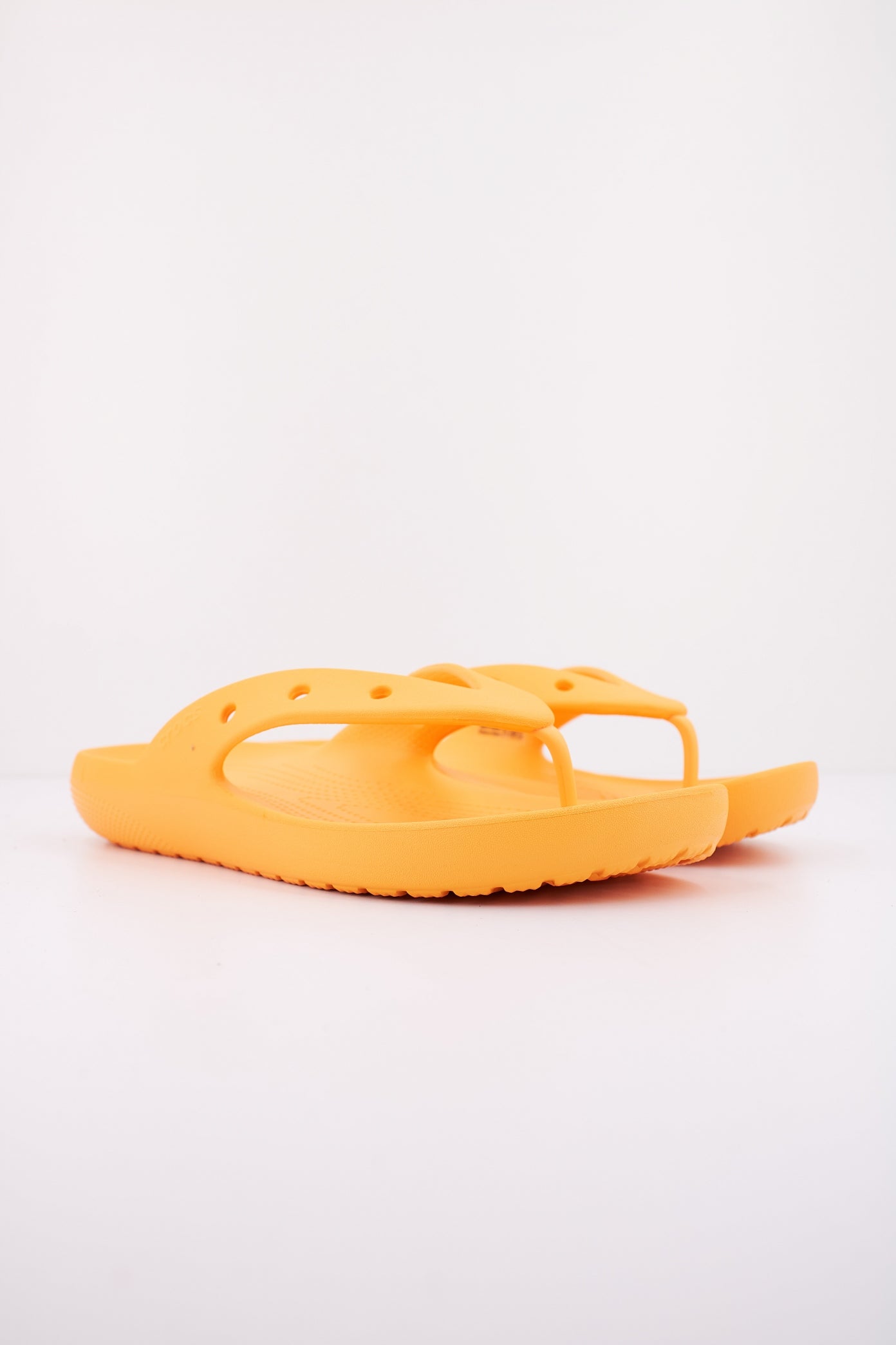 CROCS CLASSIC FLIP V en color APRICRUSH  (2)