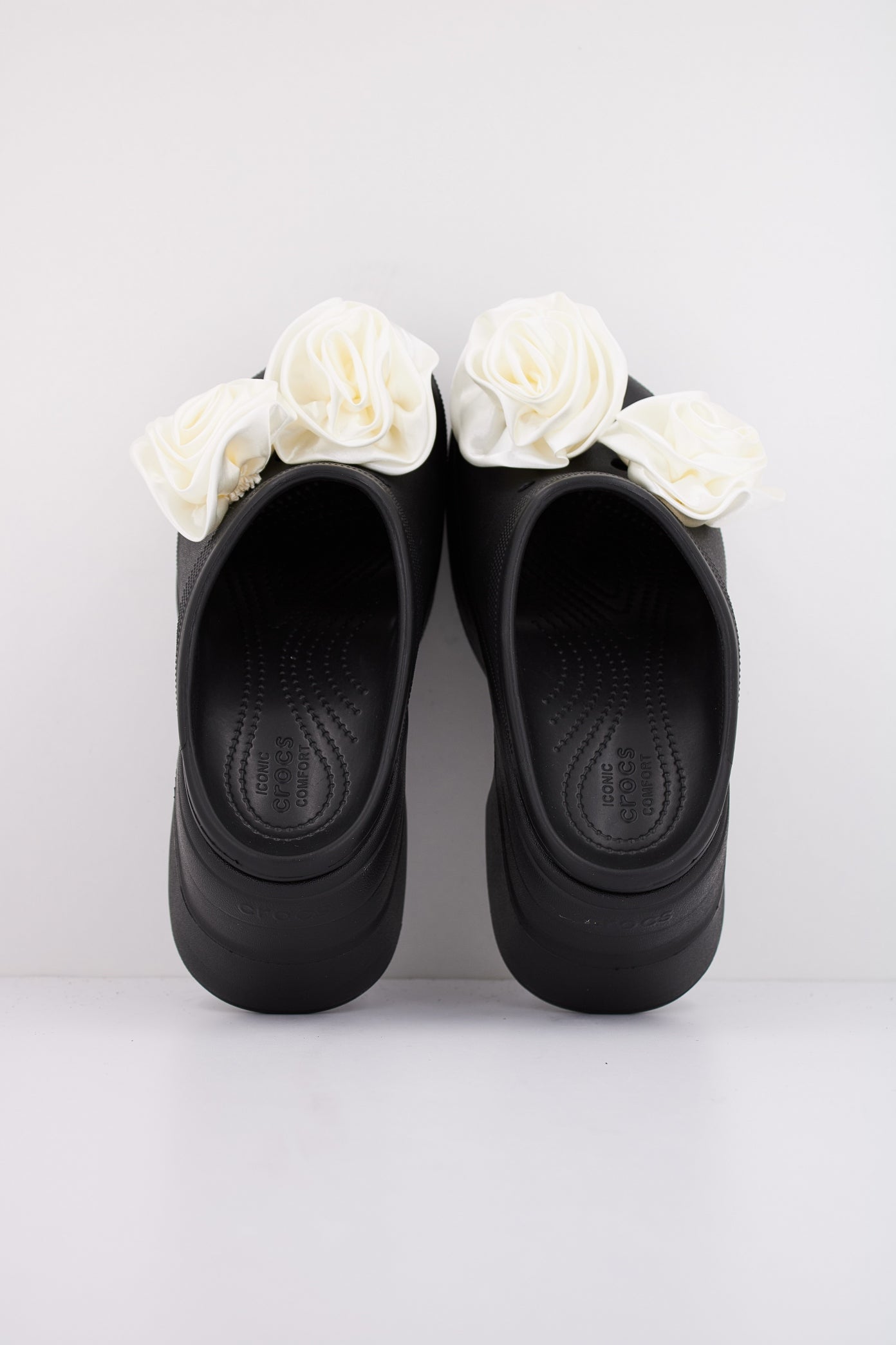CROCS  SIREN ROSETTE CLOG  en color BLACK  (3)