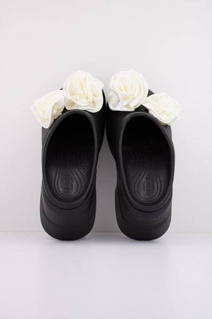CROCS  SIREN ROSETTE CLOG  en color BLACK  (3)