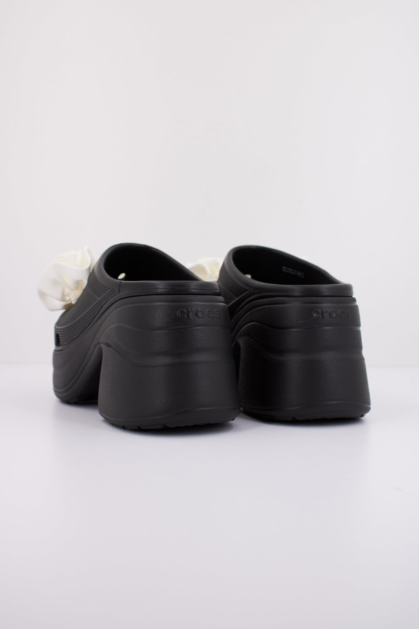CROCS  SIREN ROSETTE CLOG  en color BLACK  (4)