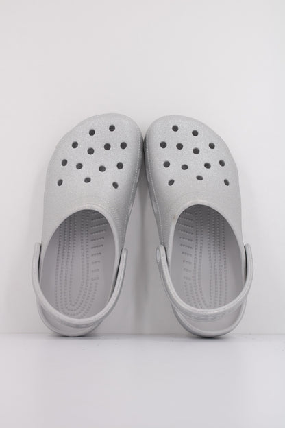 CROCS  CLASSIC GLITTER CLO en color SLVGLT  (3)