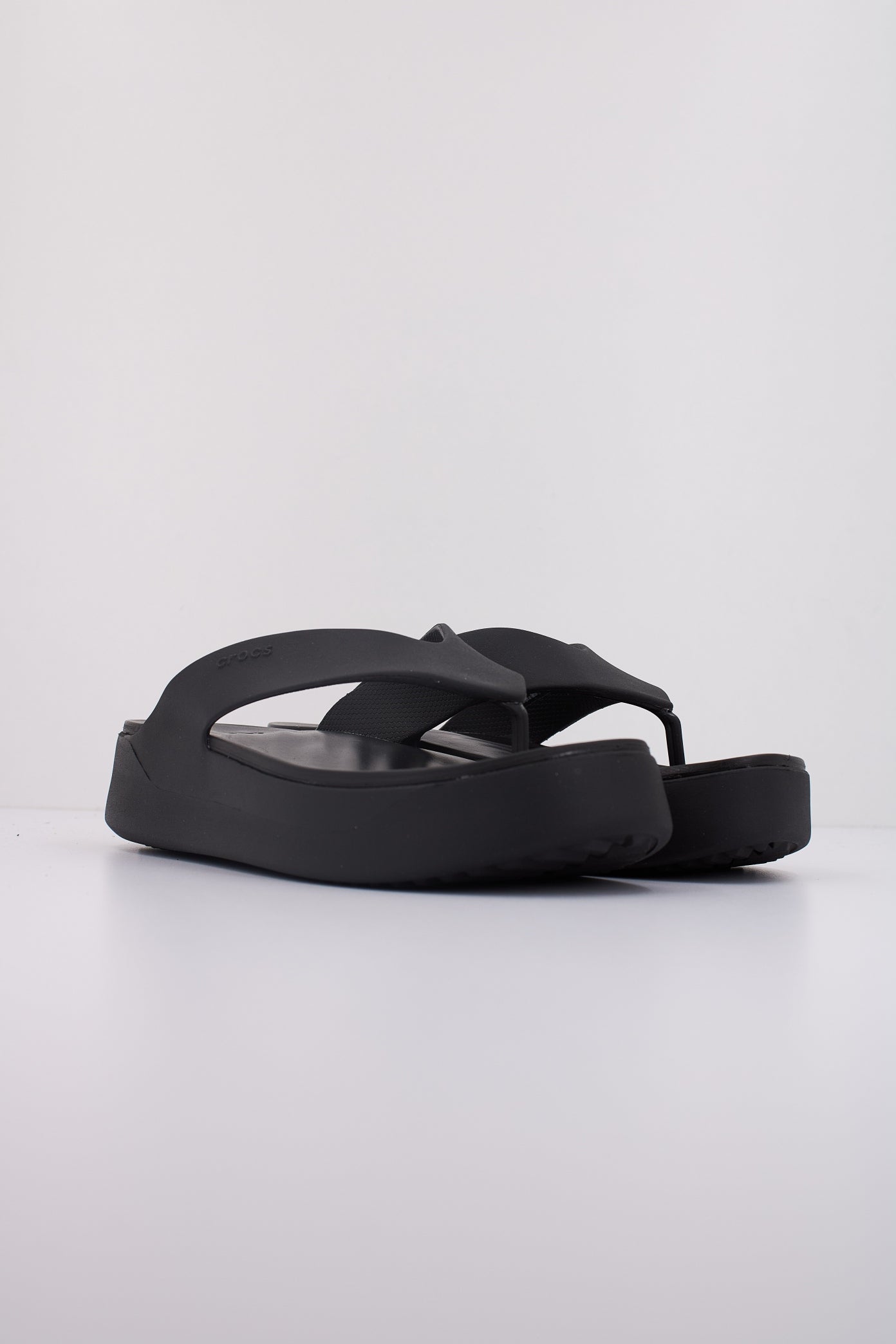 CROCS GETAWAY PLATFORM FLI en color BLACK  (2)