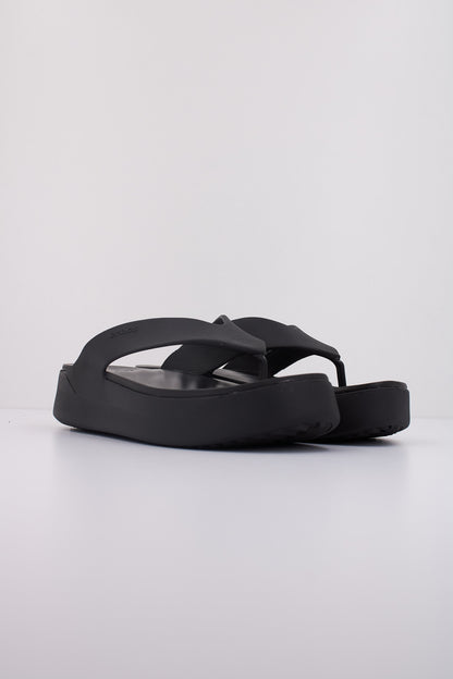 CROCS GETAWAY PLATFORM FLI en color BLACK  (2)