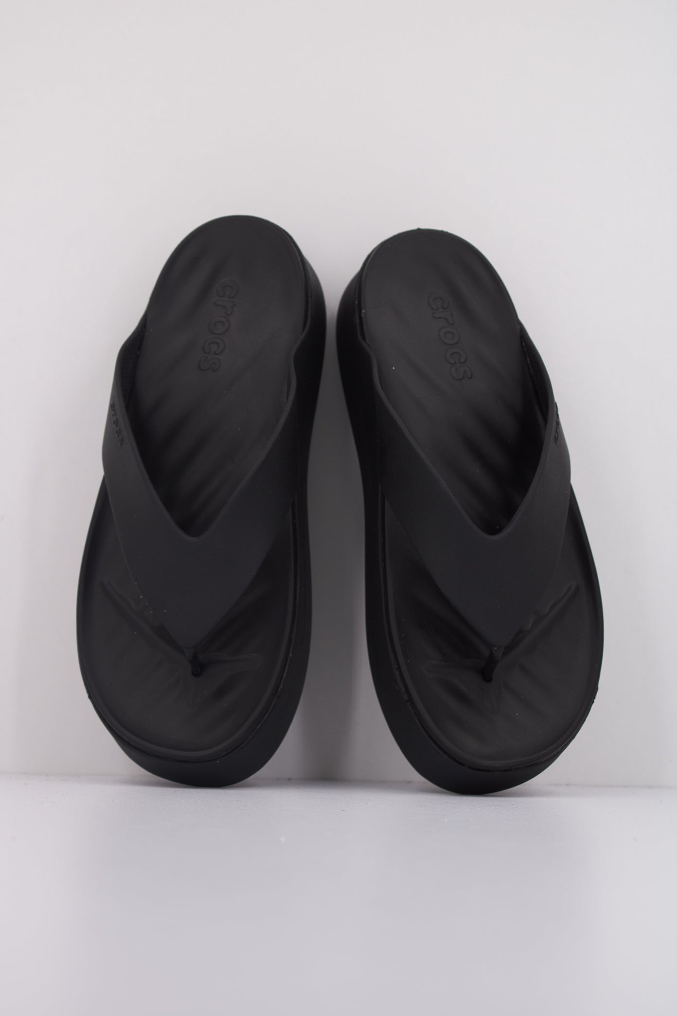 CROCS GETAWAY PLATFORM FLI en color BLACK  (3)