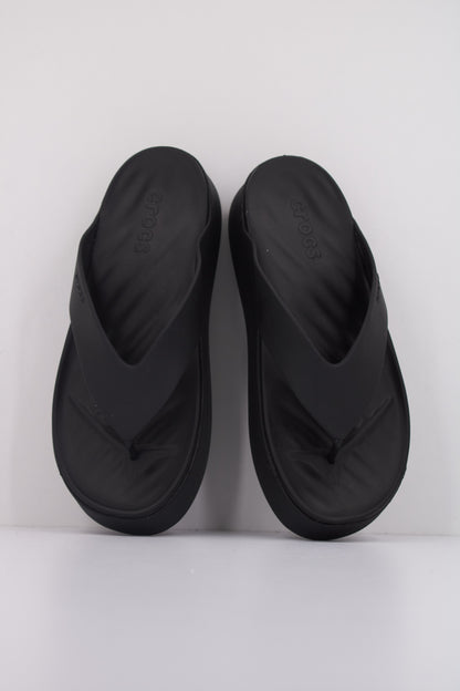 CROCS GETAWAY PLATFORM FLI en color BLACK  (3)