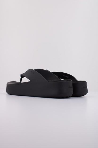 CROCS GETAWAY PLATFORM FLI en color BLACK  (4)