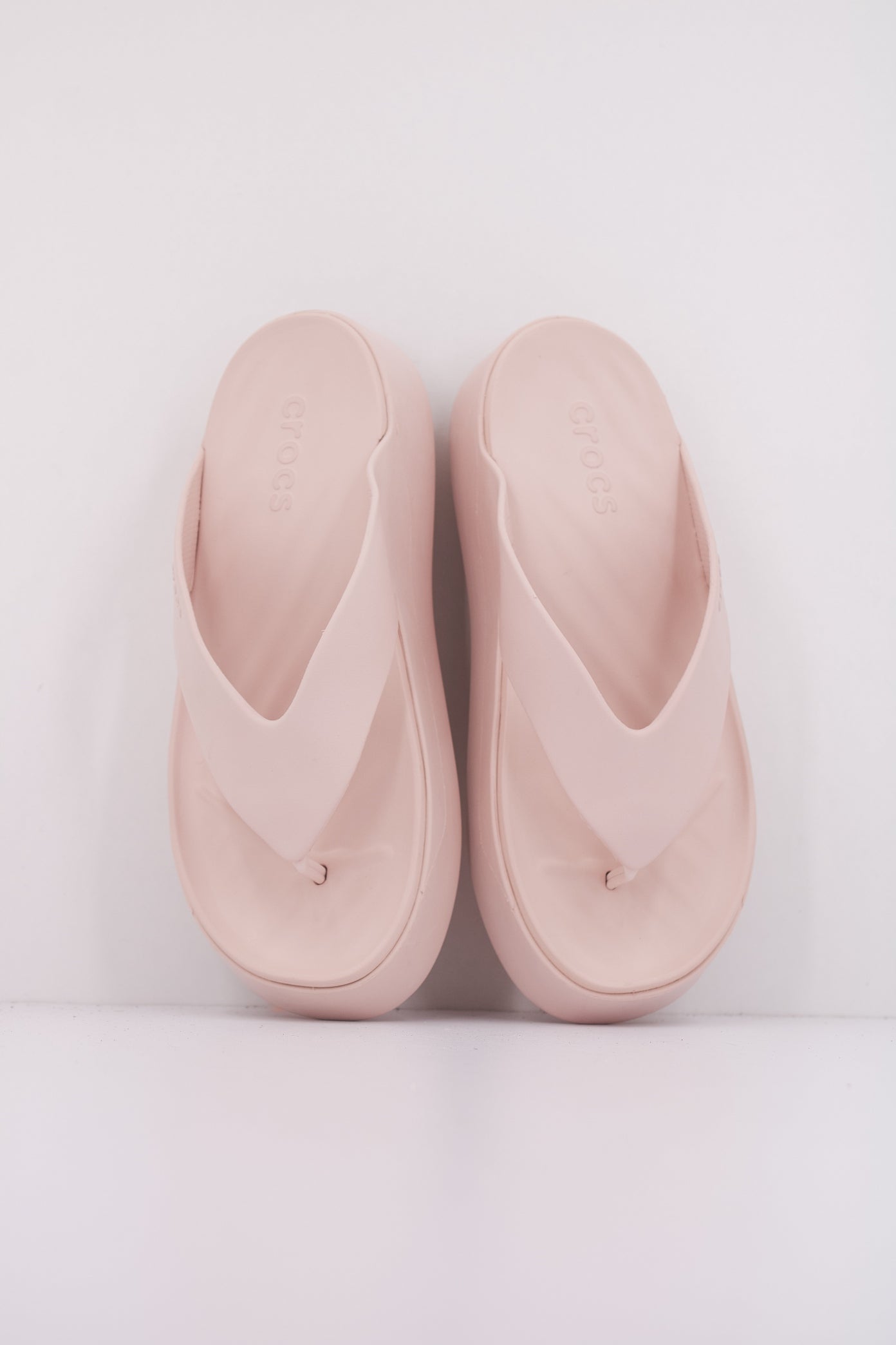CROCS GETAWAY PLATFORM FLI en color QUARTZ  (3)