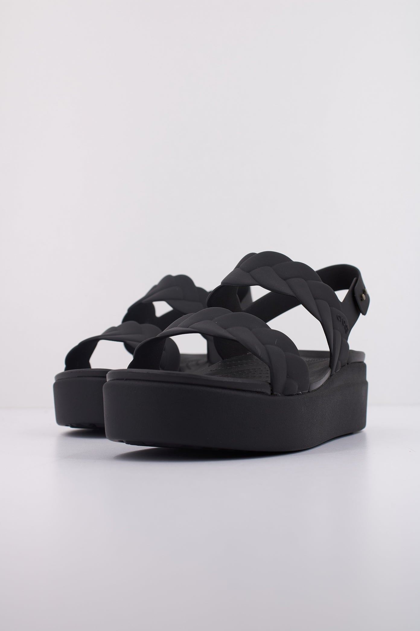 CROCS BROOKLYN WOVEN UPPER en color BLACK  (2)