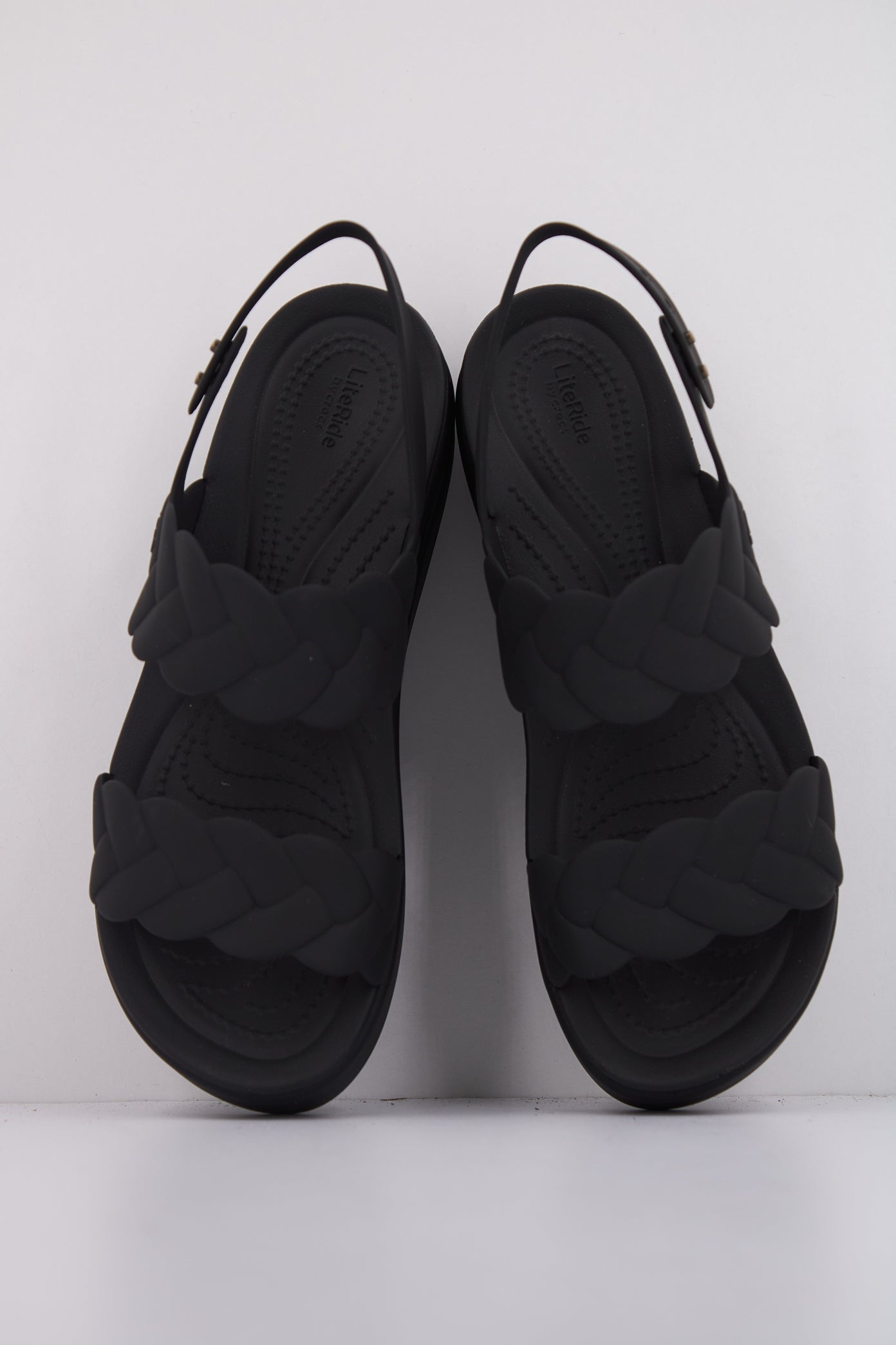 CROCS BROOKLYN WOVEN UPPER en color BLACK  (3)