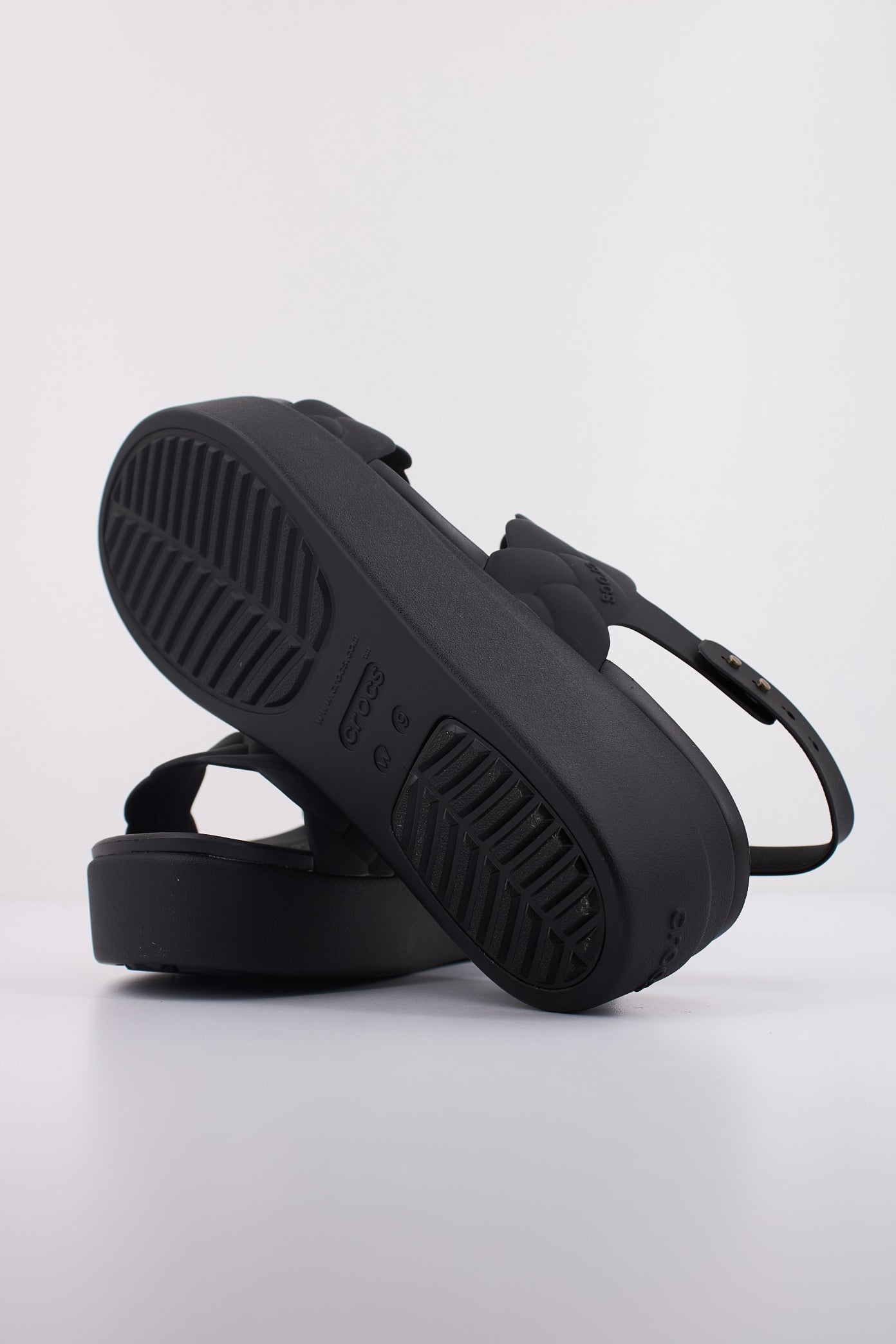 CROCS BROOKLYN WOVEN UPPER en color BLACK  (5)