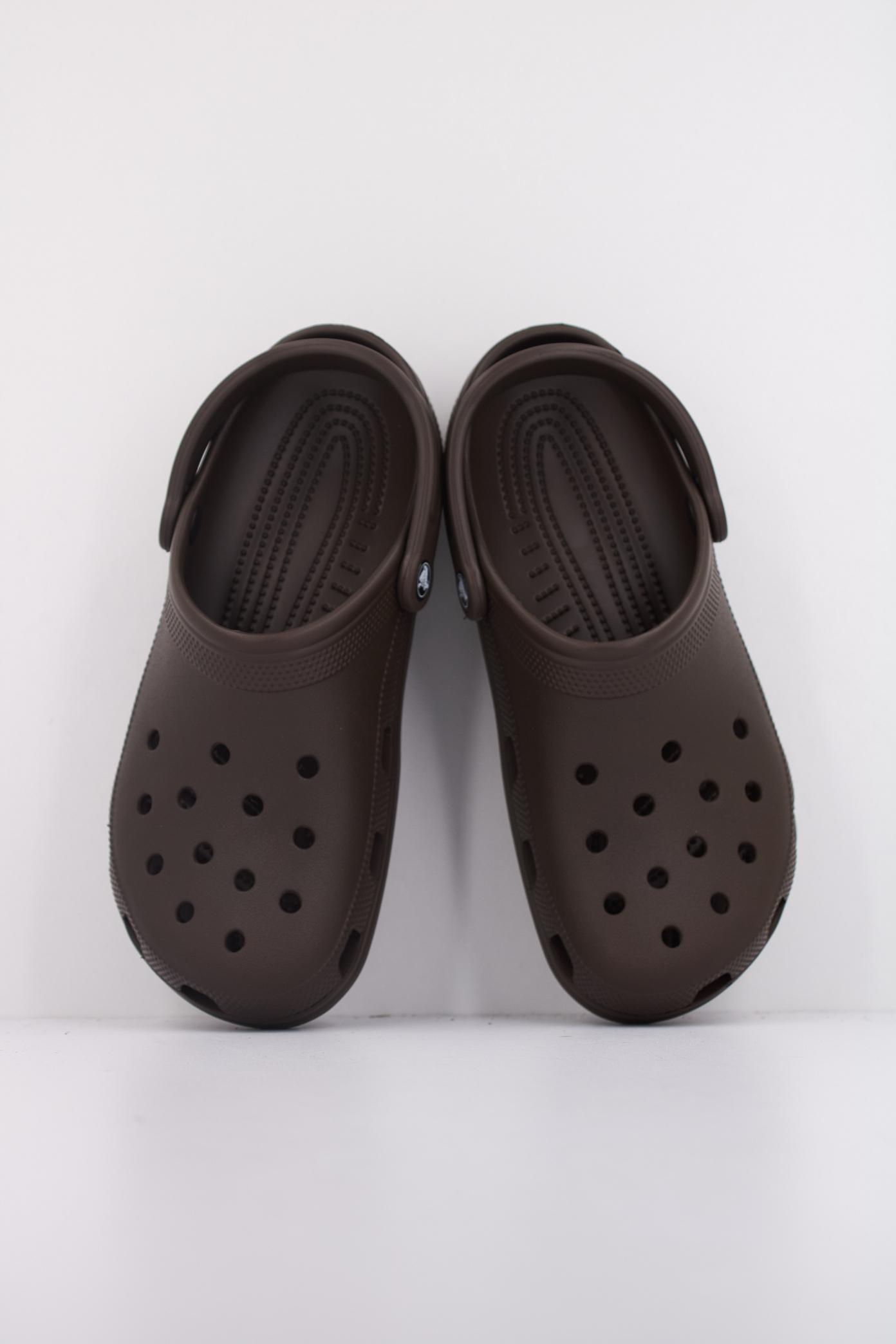 CROCS C CLASSIC U en color COFFEE  (3)