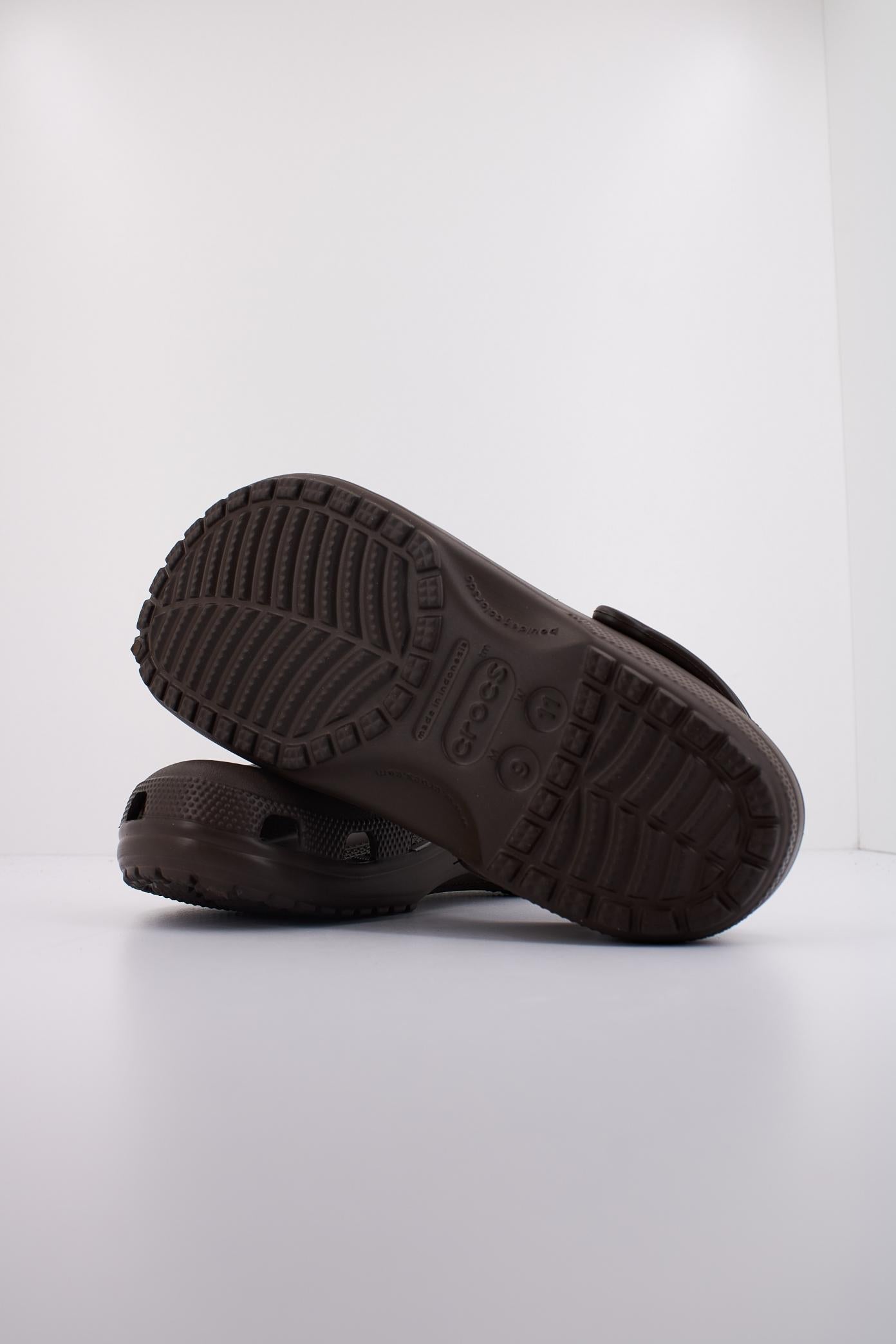 CROCS C CLASSIC U en color COFFEE  (5)