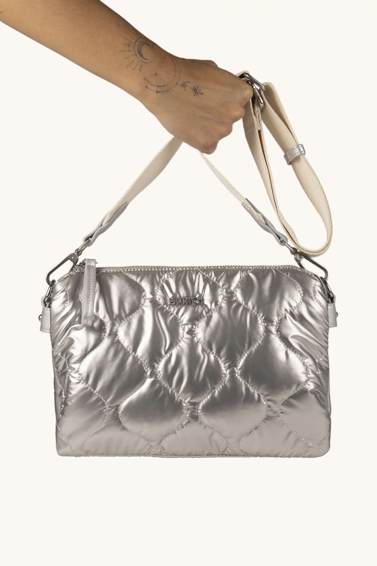 MUNICH CROSSBODY en color SILVER  (4)