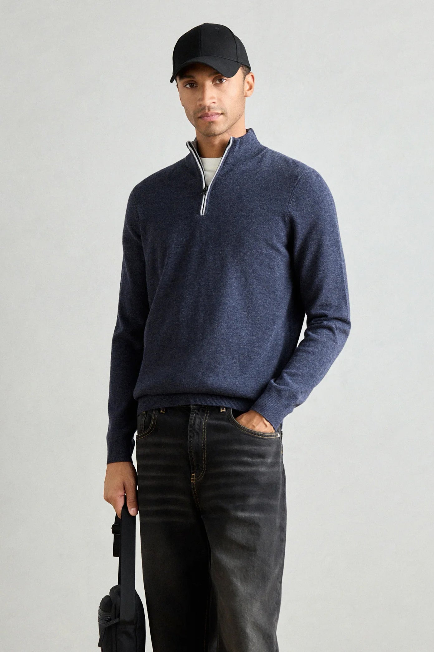 ECOALF  LARCH KNIT MAN  en color NAVY  (4)