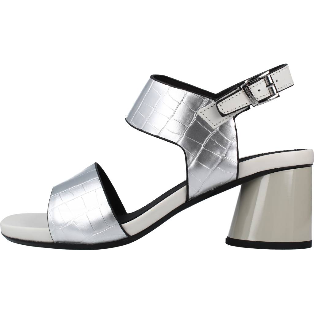 STONEFLY JENNY  S.COCCO EMBO en color   (2)