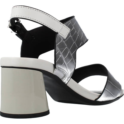 STONEFLY JENNY  S.COCCO EMBO en color   (3)